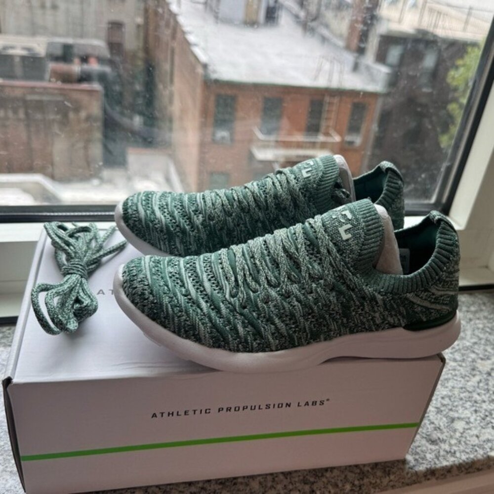 NWB APL TechLoom Wave Sneakers Great Green Peppermint Melange W 6 (Y 4.5)